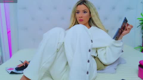 Snapshot of taahiraarabian chatting on 01-21-25, 04:05 Arianna online show from 01-21-25, 04:05