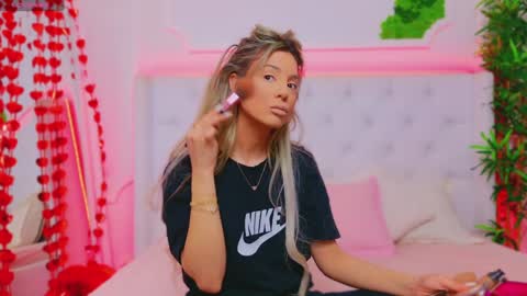 Snapshot of taahiraarabian chatting on 02-06-25, 01:54 Arianna online show from 02-06-25, 01:54