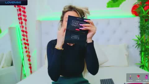 Snapshot of taahiraarabian chatting on 02-19-25, 01:50 Arianna online show from 02-19-25, 01:50