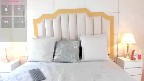 Snapshot of tahliamoreau chatting on 12-14-25, 04:18 Tahlia Moreau online show from 12-14-25, 04:18