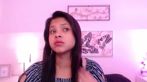 Snapshot of taira_rouse chatting on 10-20-25, 11:32 Taira online show from 10-20-25, 11:32