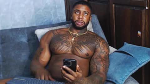 Snapshot of tairontucke chatting on 12-30-24, 04:09 Tairon Tucke online show from 12-30-24, 04:09