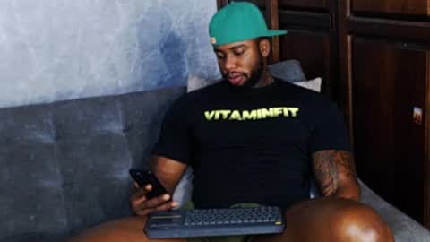 Snapshot of tairontucke chatting on 01-09-25, 04:30 Tairon Tucke online show from 01-09-25, 04:30