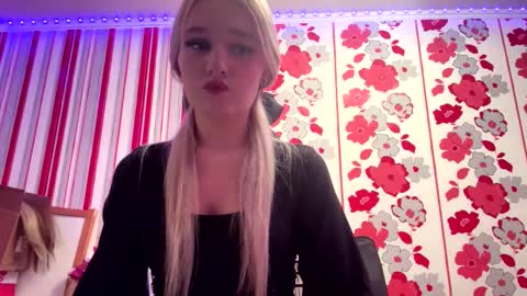 Mia online show from 02-15-26, 06:15