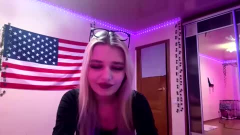 Mia online show from 03-08-26, 07:06