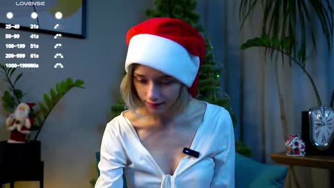 Snapshot of taitehambelton chatting on 12-16-24, 01:31 Mia online show from 12-16-24, 01:31
