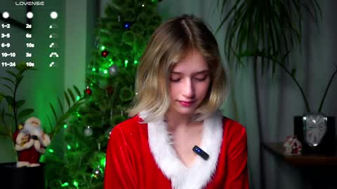 Snapshot of taitehambelton chatting on 12-25-24, 01:42 Mia online show from 12-25-24, 01:42