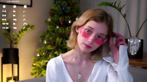 Snapshot of taitehambelton chatting on 01-19-25, 01:32 Mia online show from 01-19-25, 01:32