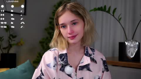 Snapshot of taitehambelton chatting on 01-25-25, 01:43 Mia online show from 01-25-25, 01:43