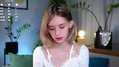 Snapshot of taitehambelton chatting on 02-19-25, 01:40 Mia online show from 02-19-25, 01:40