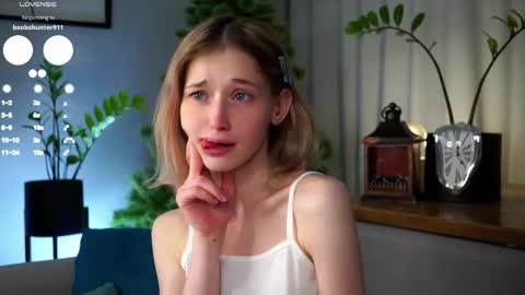 Snapshot of taitehambelton chatting on 02-25-25, 12:58 Mia online show from 02-25-25, 12:58