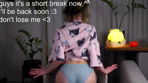 Snapshot of taitehambelton chatting on 02-25-25, 04:03 Mia online show from 02-25-25, 04:03
