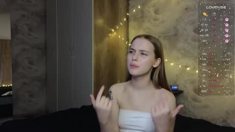 Snapshot of taiti_fox_cub chatting on 11-17-25, 05:52 taiti_fox_cub online show from 11-17-25, 05:52