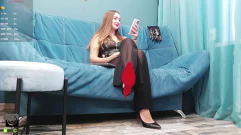 Snapshot of take_your_soul_ chatting on 09-17-25, 12:40 Miss Ati online show from 09-17-25, 12:40