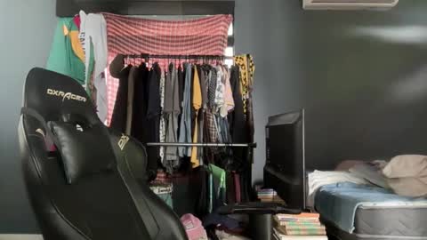 Snapshot of talktomebbzin chatting on 04-07-26, 11:43 mrT online show from 04-07-26, 11:43