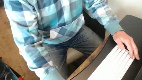 Snapshot of tallguy4unow chatting on 03-03-26, 09:42 tallguy4unow online show from 03-03-26, 09:42