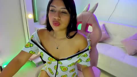 Snapshot of tamara_marquez chatting on 02-07-25, 10:08 SOFIA online show from 02-07-25, 10:08