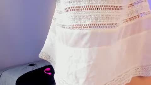 Snapshot of tamia_25 chatting on 06-19-26, 08:34 TAMI online show from 06-19-26, 08:34