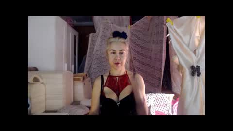 Snapshot of tanganiika chatting on 12-22-25, 11:46 Milena online show from 12-22-25, 11:46