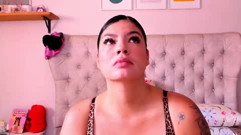 Snapshot of tania_russell23 chatting on 10-19-25, 05:24 Tania online show from 10-19-25, 05:24