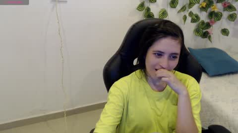Snapshot of taniadevil_69 chatting on 02-05-25, 05:20 Tania online show from 02-05-25, 05:20