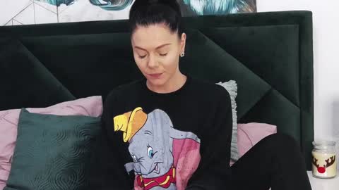 Snapshot of taniyagrey chatting on 12-18-24, 10:40 tanyaGrey online show from 12-18-24, 10:40