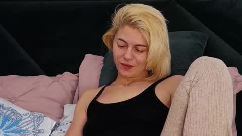 Snapshot of taniyagrey chatting on 02-19-26, 06:53 tanyaGrey online show from 02-19-26, 06:53