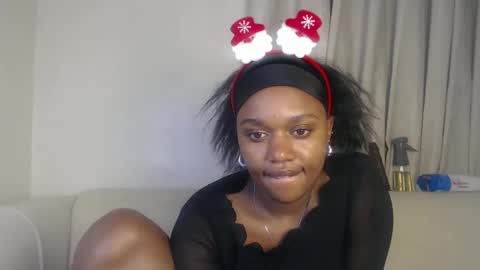 Snapshot of tannia004 chatting on 12-18-25, 10:49 tania online show from 12-18-25, 10:49