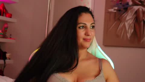 Snapshot of tanyakrosss chatting on 01-13-25, 08:47 Tania online show from 01-13-25, 08:47