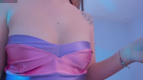 Snapshot of taralawrence chatting on 01-21-25, 04:10 Tara Lawrence online show from 01-21-25, 04:10