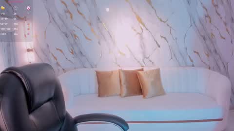 Snapshot of taralawrence chatting on 02-12-25, 04:33 Tara Lawrence online show from 02-12-25, 04:33