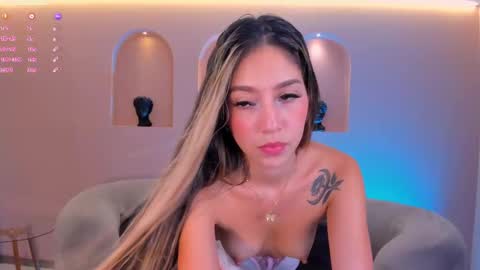 Snapshot of taralawrence chatting on 02-17-25, 08:09 Tara Lawrence online show from 02-17-25, 08:09