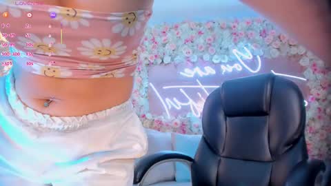 Snapshot of taralawrence chatting on 03-11-25, 10:07 Tara Lawrence online show from 03-11-25, 10:07