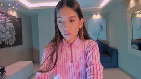 Snapshot of taralawrence chatting on 10-18-25, 04:48 Tara Lawrence online show from 10-18-25, 04:48