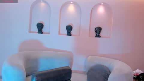 Snapshot of taralawrence chatting on 10-19-25, 03:29 Tara Lawrence online show from 10-19-25, 03:29