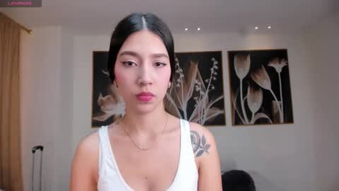 Snapshot of taralawrence chatting on 11-22-25, 02:43 Tara Lawrence online show from 11-22-25, 02:43