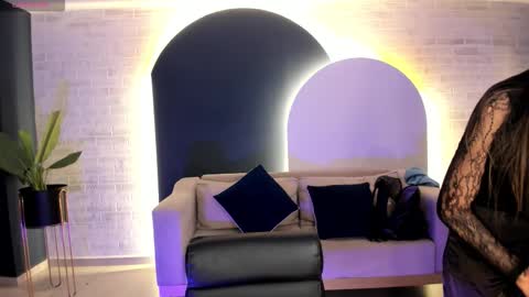 Snapshot of taralawrence chatting on 11-25-25, 03:50 Tara Lawrence online show from 11-25-25, 03:50