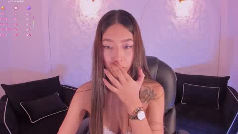 Snapshot of taralawrence chatting on 11-27-25, 06:26 Tara Lawrence online show from 11-27-25, 06:26