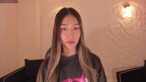 Snapshot of taralawrence chatting on 12-21-25, 03:46 Tara Lawrence online show from 12-21-25, 03:46