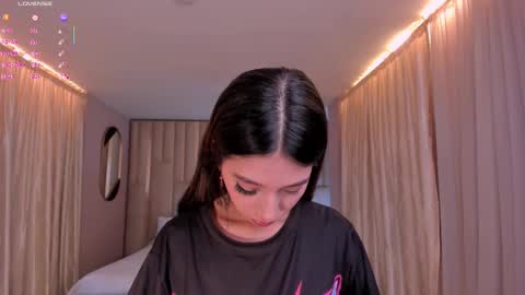 Snapshot of taralawrence chatting on 01-08-26, 03:09 Tara Lawrence online show from 01-08-26, 03:09