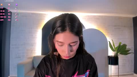 Snapshot of taralawrence chatting on 02-07-26, 04:38 Tara Lawrence online show from 02-07-26, 04:38