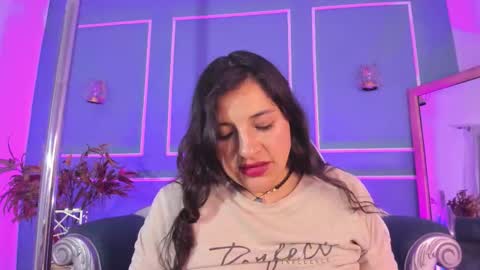 Snapshot of tarataylorr chatting on 10-24-25, 02:41 Tara online show from 10-24-25, 02:41