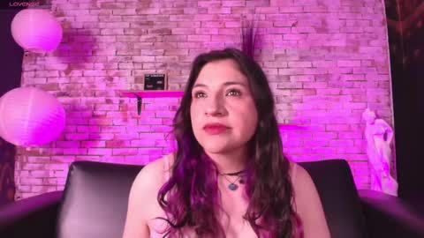 Snapshot of tarataylorr chatting on 11-15-25, 07:10 Tara online show from 11-15-25, 07:10