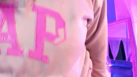 Snapshot of tarataylorr chatting on 11-25-25, 02:22 Tara online show from 11-25-25, 02:22