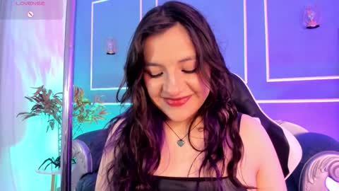 Snapshot of tarataylorr chatting on 11-25-25, 07:25 Tara online show from 11-25-25, 07:25