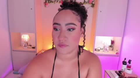 Snapshot of tarawiilson_ chatting on 09-13-25, 04:12 T A R A online show from 09-13-25, 04:12