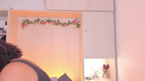 Snapshot of tarawiilson_ chatting on 10-18-25, 04:15 T A R A online show from 10-18-25, 04:15