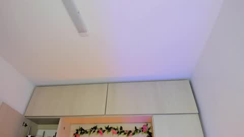  T A R A  online show from 10-28-25, 04:16