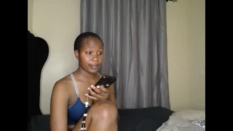 Snapshot of tasha_kimmy chatting on 10-01-25, 04:02 Ireen online show from 10-01-25, 04:02