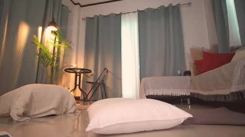 Snapshot of tasty_tomato chatting on 09-12-25, 09:09 RHEA pronanciation like Reya online show from 09-12-25, 09:09